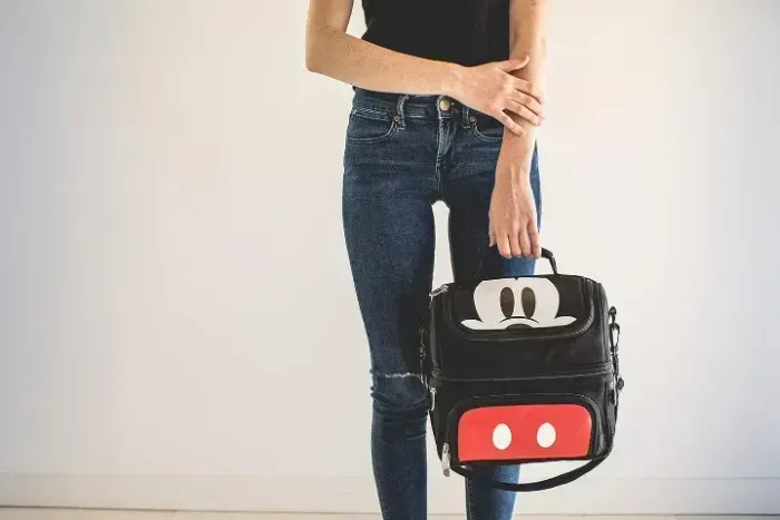 Picnic Time Lancheira Térmica Disney Mickey Mouse modelo vendido na Disney
