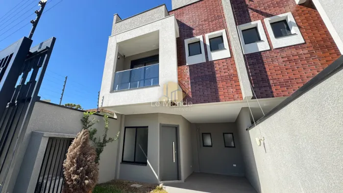 CASA com 4 dormitórios à venda com 131.8m² por R$ 1.200.000,00 no bairro Água Verde - CURI