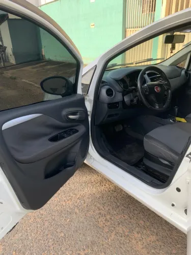 Fiat Punto Essence Dualogic 1.6 Flex 16V 5P 2014