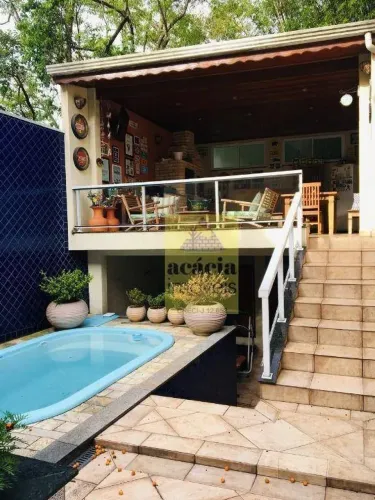 VENDE-SE CASA MOBILIADA COM PISCINA