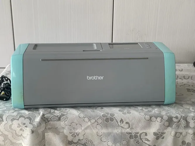 Máquina P/ Recorte Brother De Papéis E Tecidos Sdx125v - 220V Wifi