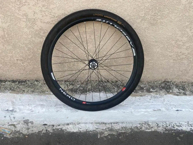 Roda aro 29 absolute nero com pneu e câmera