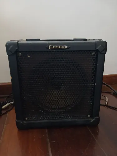 Amplificador de contrabaixo Giannini B20