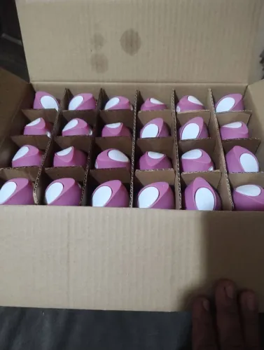 Vendo duas caixas com 24 unidades cada preço negociável o 3 uns por $25