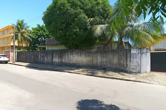 EXCELENTE OPORTUNIDADE! Terreno c/ 507,50m², situação jurídica OK!, murado, norte, próx. à