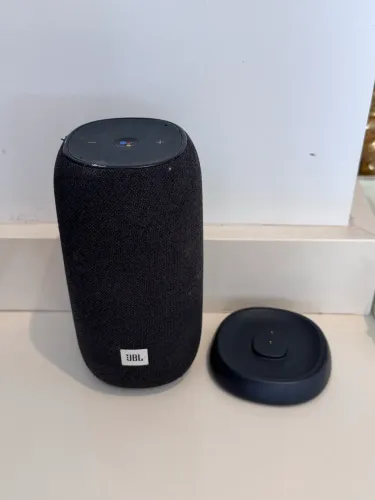 ? Parlante Inteligente JBL Link Portable con base de carga