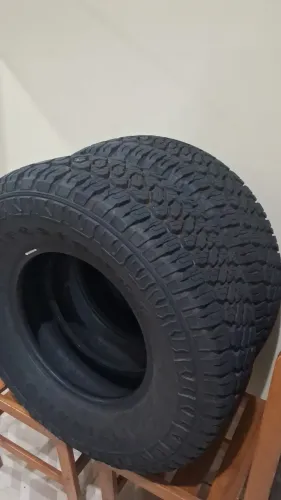 Vende-se pneu 265/75/16