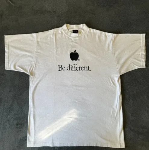 Camiseta Balenciaga Be Different Natural
