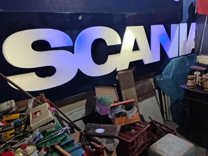 Placa usada antiga Scania