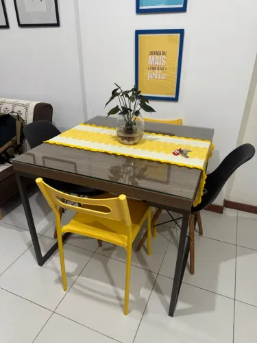 Vendo Mesa de Jantar com Tampo de Vidro