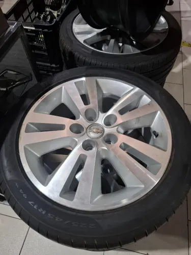 Jogo de rodas com pneu chevrolet vectra aro 17 : 225/45R17.