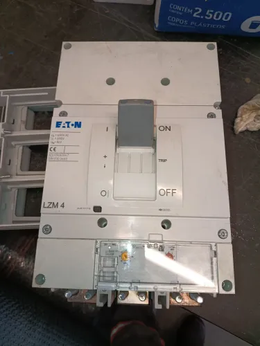 Vendo disjuntor EATON 1600A, com corrente ajustável.