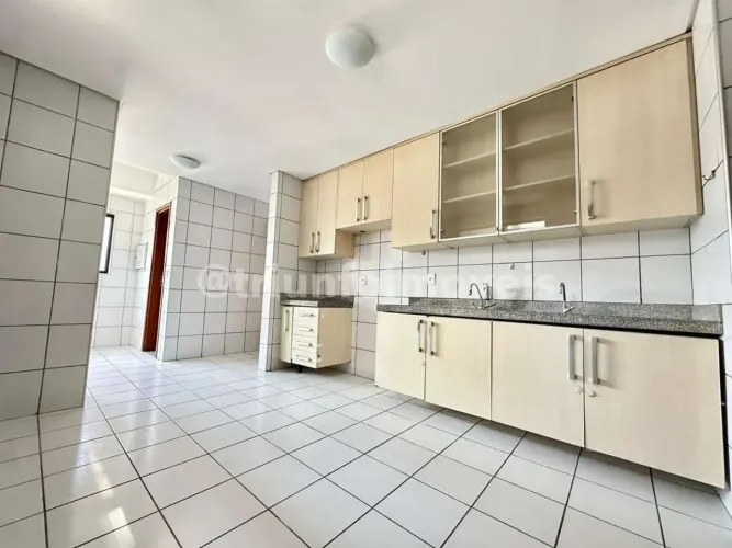 Apartamento no Ilhotas com 4 suítes