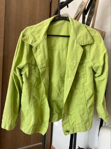 Jaqueta verde da marca Matuta, tamanho 42 (serve P)