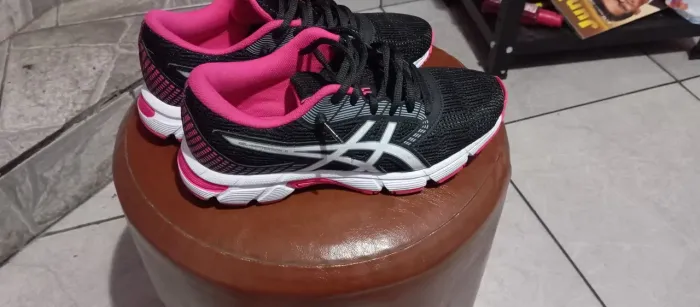 Tênis infantil Asics tamanho 34