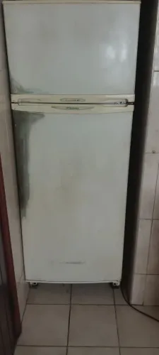 Geladeira electrolux D400