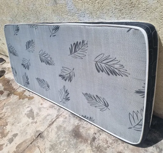 Colchão solteiro 80cm espuma D28 valor $99 reais 
