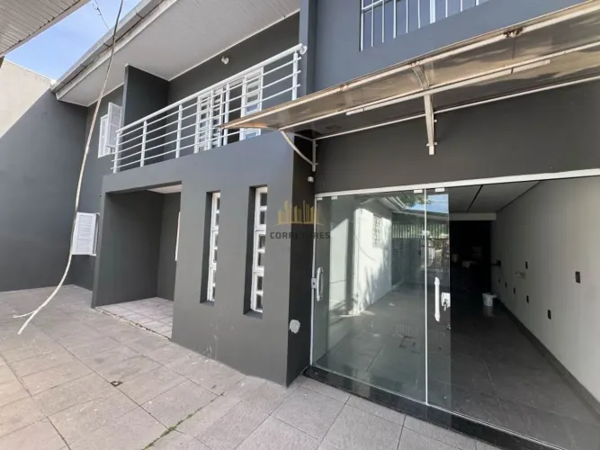 Casa com 4 Dormitorios, 2 vagas de garagem no bairro Niterói em Canoas