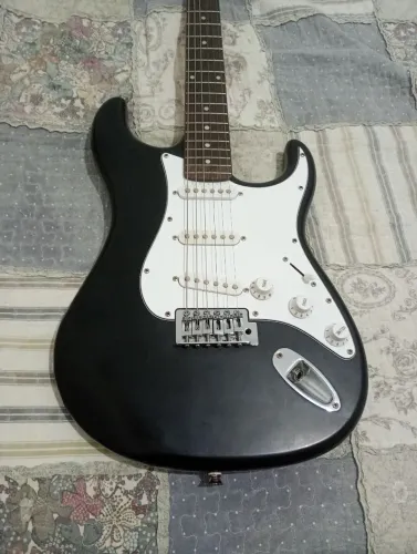 Guitarra strato Memphis preta fosca aceito pedais pedaleira