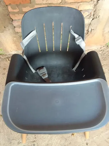 Cadeira de alimentação infantil