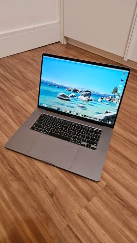 MacBook Pro 16" Intel i9 8-Core | 16GB RAM | 1TB SSD | Radeon Pro 5500M