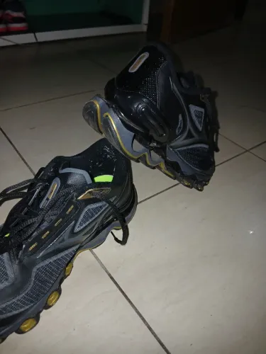Mizuno em boas condições, com caixa.