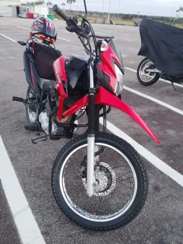 Moto muito bem conversando