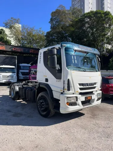 Iveco Cursor 330 2011 4x2