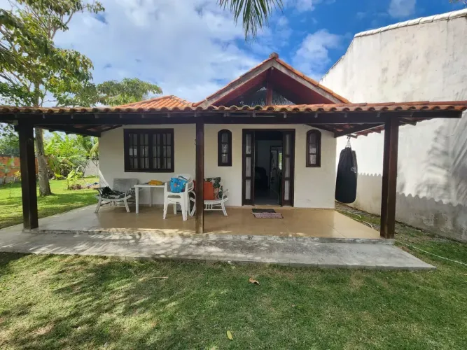 CASA A VENDA EM CONDOMÍNIO COM TOTAL INFRAESTRUTURA EM PRAIA SECA/ARARUAMA-RJ.