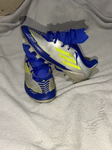 Vende-se chuteira semi profissional F50 do messi