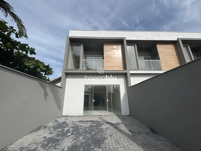 Sobrado próximo da praia no bairro Itacolomi em Balneário Piçarras