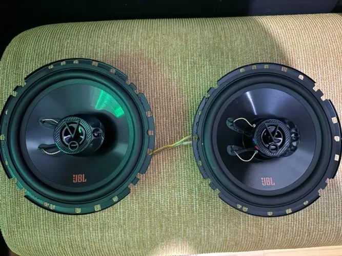 PAR de Falante 6' JBL 