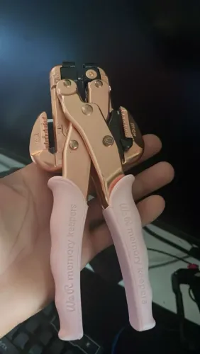 Aplica ilhós e fura papel ( papelão,etc)