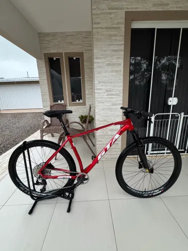 Vendo linda Bicicleta GTA tamanho XL - 21 impecável 