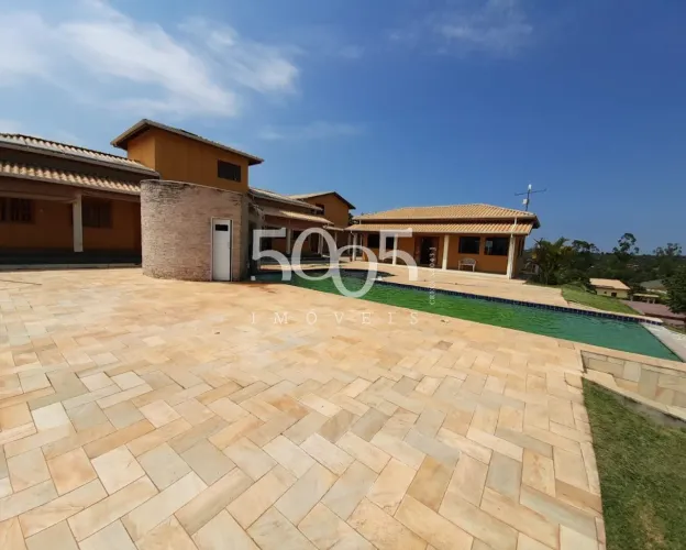 Chácara com 5160m2 de terreno e 354m2 de construção no condomínio Monte Verde à venda.