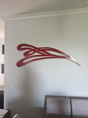 Escultura de parede abstrata vermelha