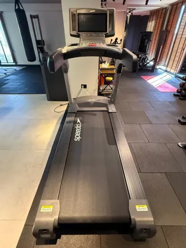 Esteira Ergométrica Speedo TR9 PRO Profissional com Inclinação