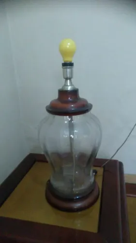 Abajur com Mogno e com Vidro sem a Cúpula