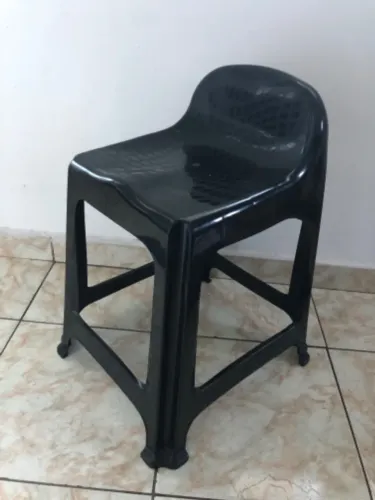 Mesa e cadeiras plásticas