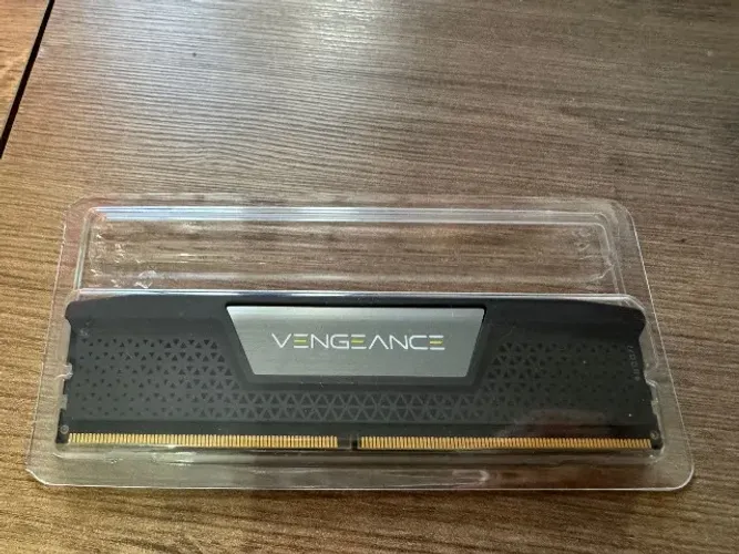 Memória RAM DDR5 16GB 5200MHz Vengeance