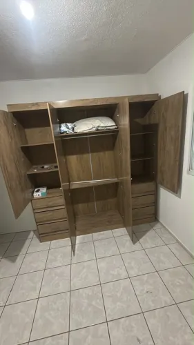 GUARDA ROUPA NOVO EM BOM ESTADO!!!
