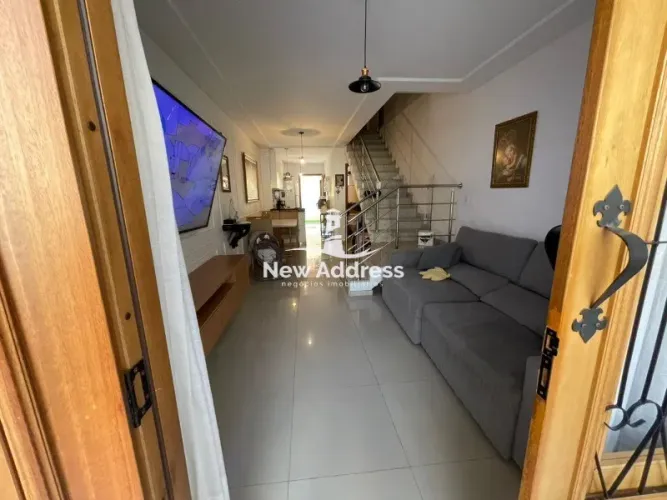 Casa à venda em Vila Velha-ES no Jardim Asteca: 2 quartos, 1 sala, 2 banheiros, 1 vaga na
