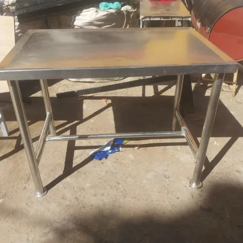 Mesa de inox bem reforçada de 1,30mx70cm com os grosso