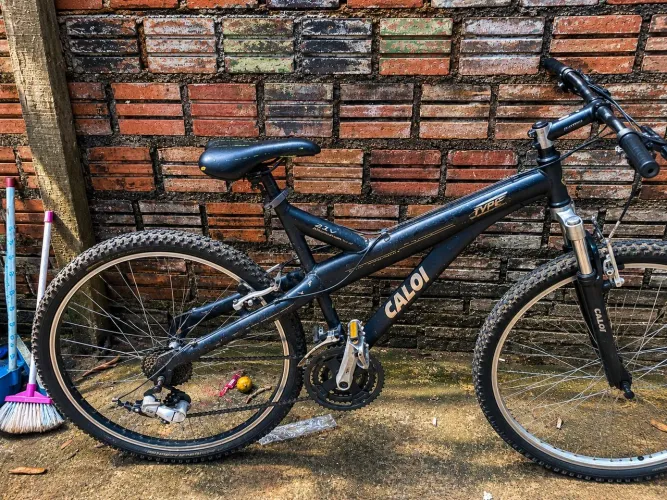 Bicicleta Caloi T-Type aro 26 alumínio suspensão dianteira -21 Marchas-
