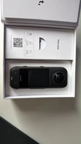Câmera Insta360 X5