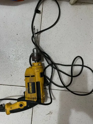Furadeira dewalt funcionando