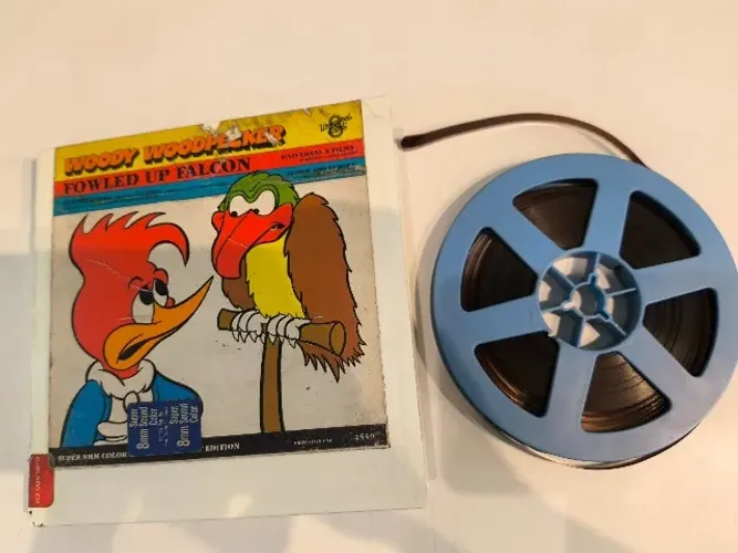 Filme Super 8mm do desenho "Pica-Pau" (Woody Woodpecker), intitulado "Fowled up Falcon "