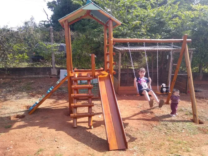 Playground infantil de madeira