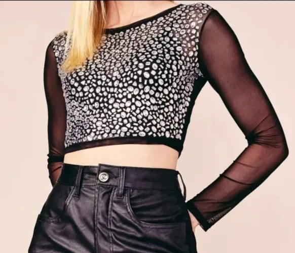 Blusa de tule preta com pedrarias, tamanho P, marca My Place, sem uso, com etiqueta. 