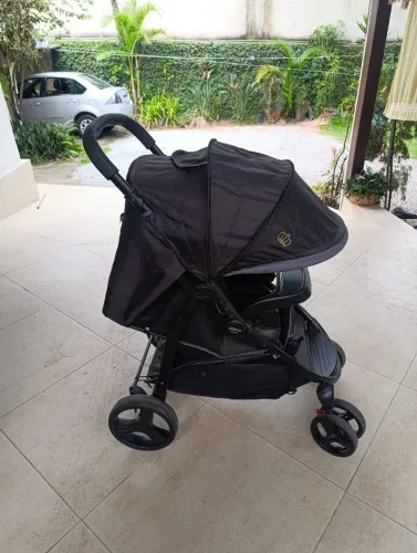 Carrinho bebê 4 rodas (cosco Nexus)